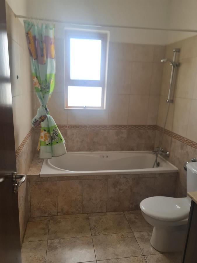 Top Floor 1 Bdrm Aprtrmnt Daire Dromolaxia Dış mekan fotoğraf