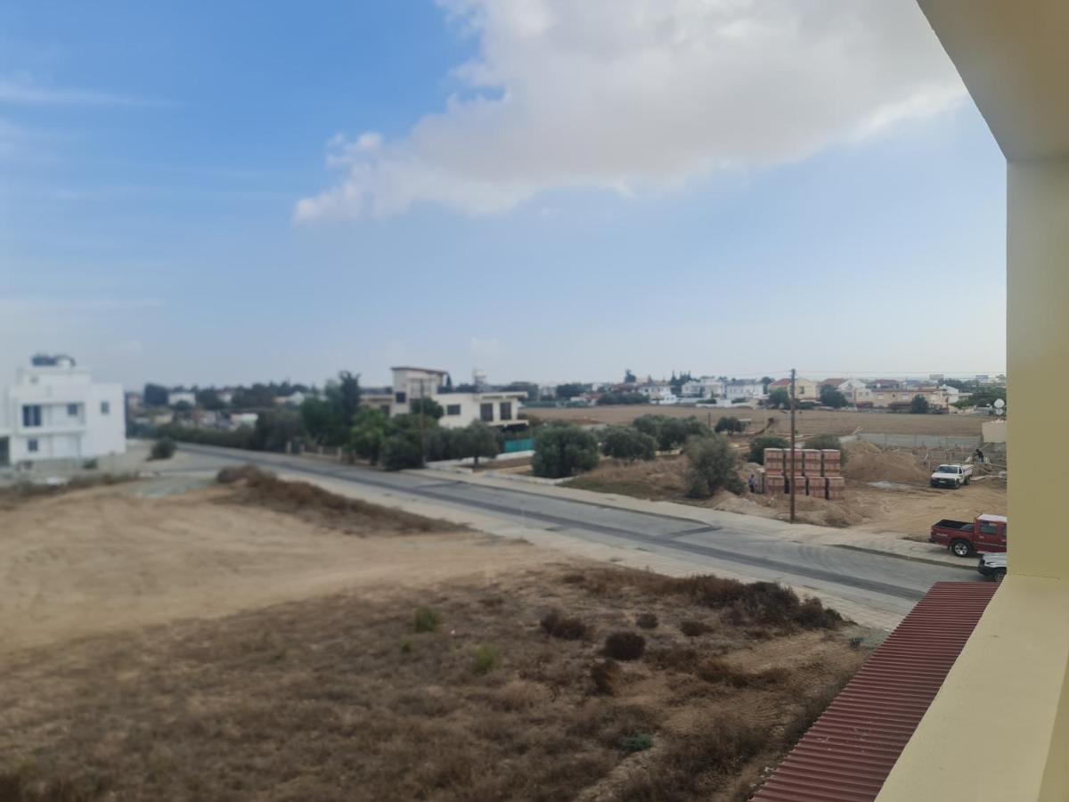 Top Floor 1 Bdrm Aprtrmnt Daire Dromolaxia Dış mekan fotoğraf